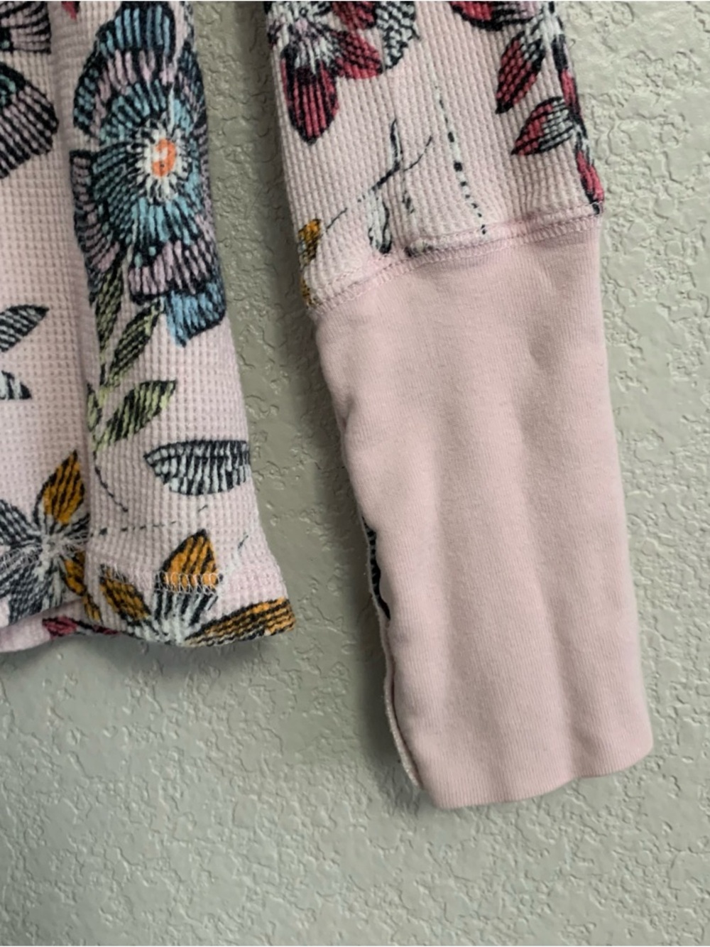 Sundance Tee Top Women M Floral Thermal Waffle Velvet Button Cuff Trim Boho Pink - Picture 7 of 16